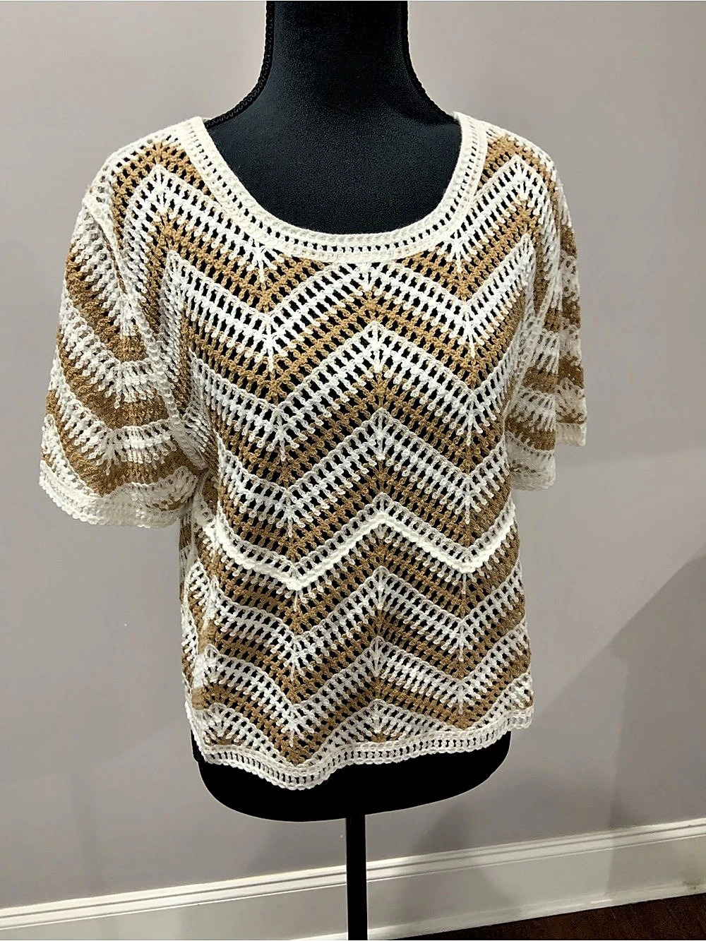 Laundry by Shelli Segal Chevron Crochet Short Sleeve Top Brown & White Size